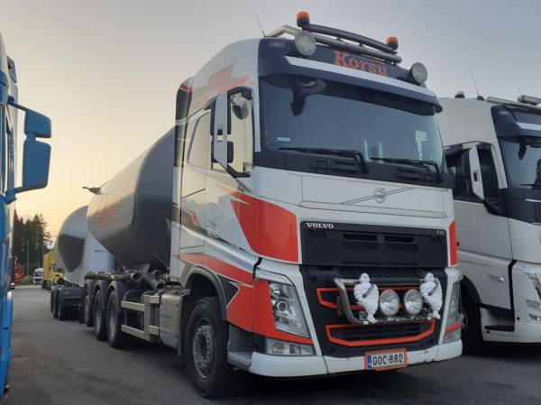 Korsun Volvo FH
Korsu Oy:n Volvo FH säiliöyhdistelmä.
Avainsanat: Korsu Volvo FH ABC Hirvaskangas