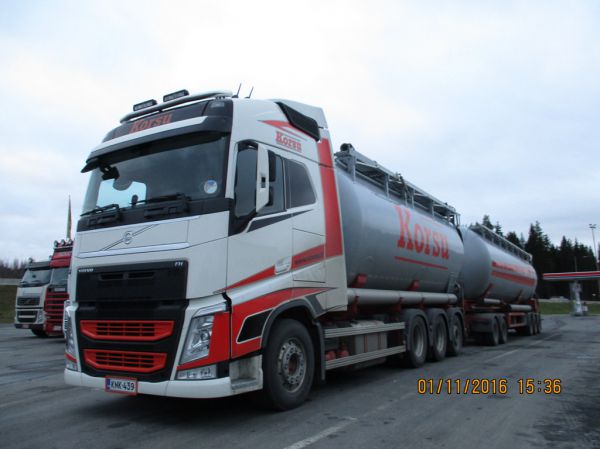 Korsun Volvo FH
Korsu Oy:n Volvo FH säiliöyhdistelmä. 
Avainsanat: Korsu Volvo FH ABC Hirvaskangas