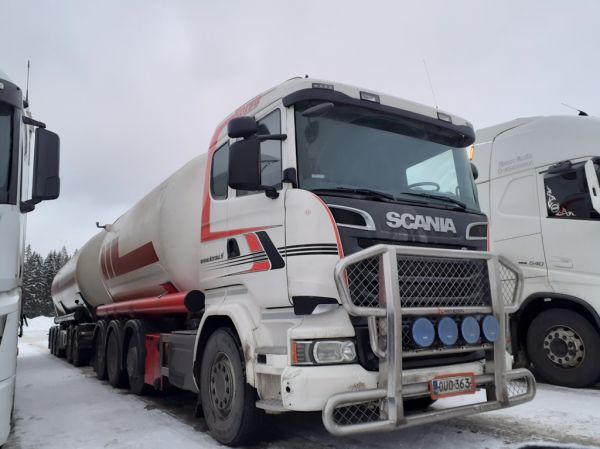 Korsun Scania R520
Korsu Oy:n Scania R520 säiliöyhdistelmä.
Avainsanat: Korsu Scania R520 ABC Hirvaskangas