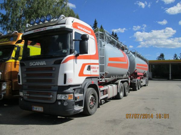 Korsun Scania R500
Korsu Oy:n Scania R500 säiliöyhdistelmä.
Avainsanat: Korsu Scania R500 Shell Hirvaskangas 12