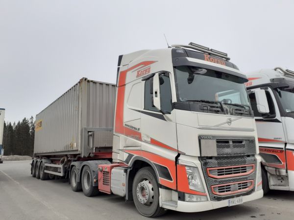 Korsun Volvo FH460
Korsu Oy:n Volvo FH460 puoliperävaunuyhdistelmä.
Keywords: Korsu Volvo FH460 ABC Hirvaskangas