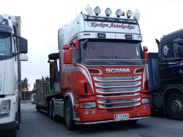 Kosken Autokeskuksen Scania R500 
Kosken Autokeskus Oy:n Scania R500 lavettiyhdistelmä.  

Avainsanat: Kosken Autokeskus Scania R500 ABC Hirvaskangas