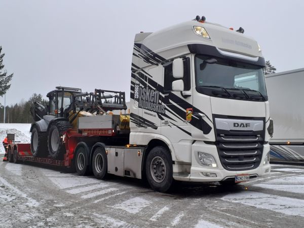 Kosken Autokeskuksen DAF XF530
Kosken Autokeskus Oy:n DAF XF530 lavettiyhdistelmä.
Avainsanat: Kosken Autokeskus DAF XF530 Shell Hirvaskangas