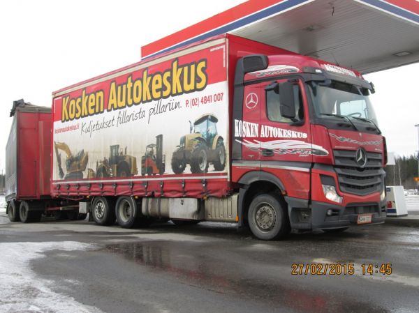 Kosken Autokeskuksen MB 2551 Actros 
Kosken Autokeskus Oy:n MB 2551 Actros täysperävaunuyhdistelmä.
Avainsanat: Kosken Autokeskus MB 2551 Actros ABC Hirvaskangas