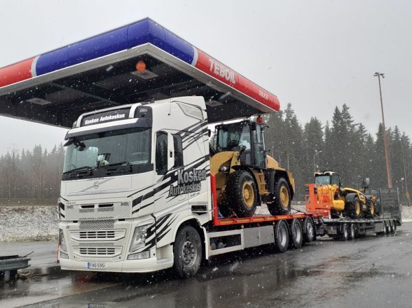 Kosken Autokeskuksen Volvo FH540
Kosken Autokeskus Oy:n Volvo FH540 täysperävaunuyhdistelmä.
Avainsanat: Kosken Autokeskus Volvo FH540 ABC Hirvaskangas Mikael