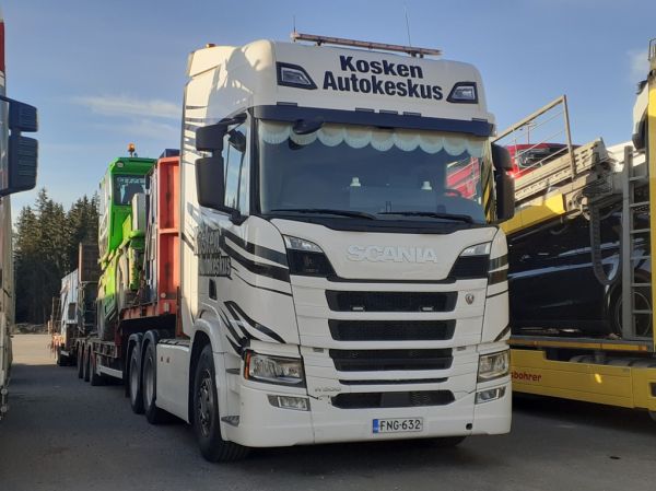 Kosken Autokeskuksen Scania R500
Kosken Autokeskus Oy:n Scania R500 lavetti+vasikkayhdistelmä.
Avainsanat: Kosken Autokeskus Scania R500 ABC Hirvaskangas