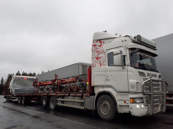 Kosken Autokeskuksen Scania
Kosken Autokeskus Oy:n Scania täysperävaunuyhdistelmä.
Avainsanat: Kosken Autokeskus Scania ABC Hirvaskangas