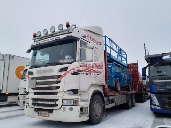 Kosken Autokeskuksen Scania R560
Kosken Autokeskuksen Scania R560 täysperävaunuyhdistelmä.
Avainsanat: Kosken Autokeskus Scania R560 ABC Hirvaskangas