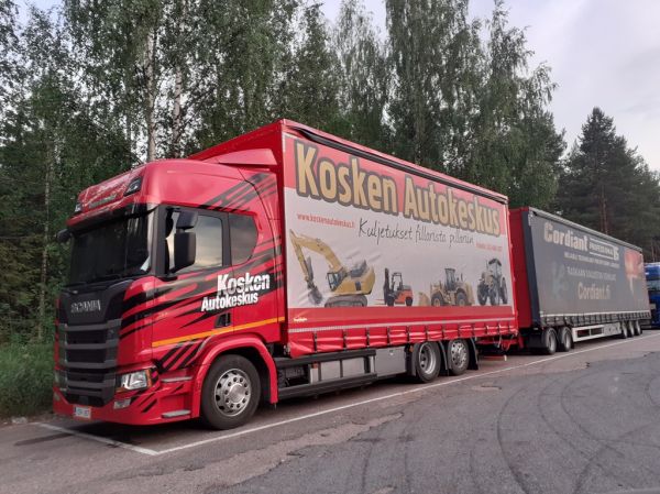 Kosken Autokeskuksen Scania R500
Kosken Autokeskus Oy:n Scania R500 täysperävaunuyhdistelmä.
Avainsanat: Kosken Autokeskus Scania R500 Shell Hirvaskangas