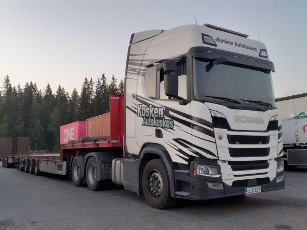 Kosken Autokeskuksen Scania R540
Kosken Autokeskus Oy:n Scania R540 puoliperävaunu+vasikkayhdistemä.
Avainsanat: Kosken Autokeskus Scania R540 ABC Hirvaskangas