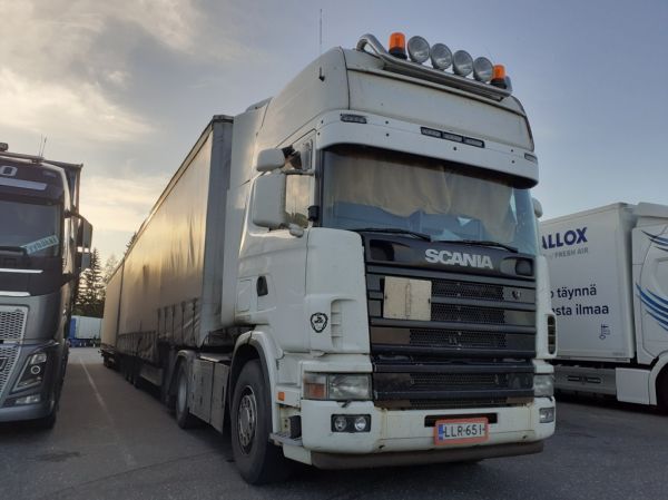 Kosken Autokeskuksen Scania
Kosken Autokeskus Oy:n Scania puoliperävaunu+vasikkayhdistelmä.
Avainsanat: Kosken Autokeskus Scania ABC Hirvaskangas