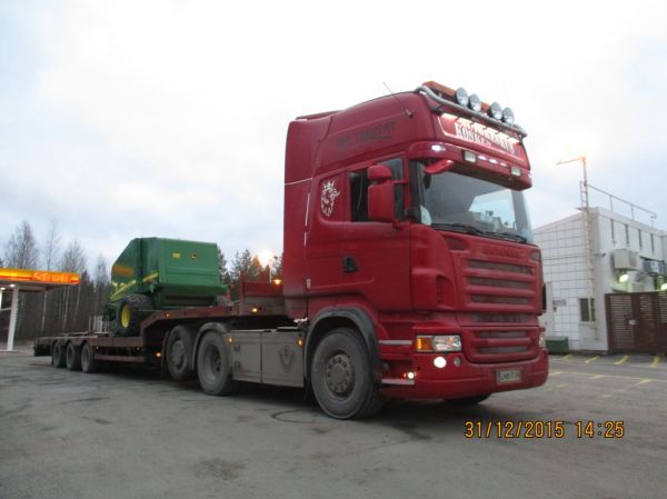 Kosken Autokeskuksen Scania R560 
Kosken Autokeskus Oy:n Scania R560 lavettiyhdistelmä.
Avainsanat: Kosken Autokeskus Scania R560 Shell Hirvaskangas