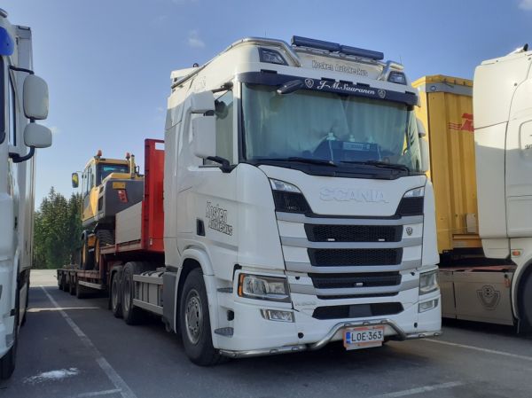 J-M Saarasen Scania R500
Kosken Autokeskuksen ajossa oleva J-M Saarasen Scania R500 puoliperävaunuyhdistelmä.
Avainsanat: Kosken Autokeskus Saaranen Scania R500 ABC Hirvaskangas