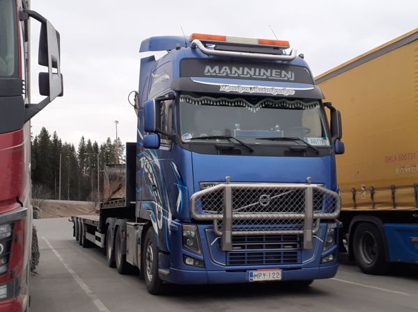Kuljetus A Mannisen Volvo FH16
Kosken Autokeskus Oy:n ajossa oleva Kuljetus A Manninen Ky:n Volvo FH16 puoliperävaunuyhdistelmä.
Avainsanat: Kosken Autokeskus Manninen Volvo FH16 ABC Hirvaskangas Antti