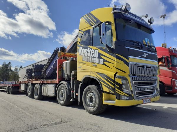 Kosken Autokeskuksen Volvo FH16
Kosken Autokeskuksen nosturilla varustettu Volvo FH16 täysperävaunuyhdistelmä.
Avainsanat: Kosken Autokeskus Volvo FH16 ABC