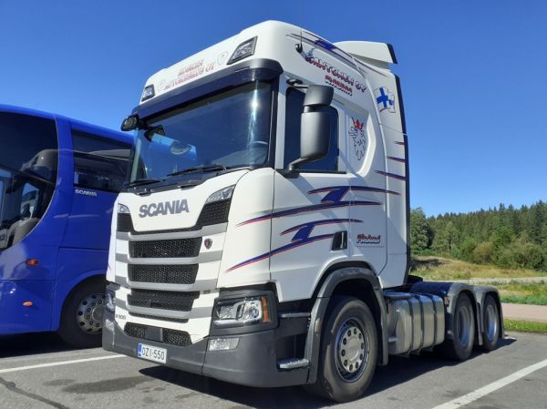 S Kantosen Scania R500
Kosken Autokeskuksen ajossa oleva S Kantosen Scania R500 rekkaveturi.
Avainsanat: Kantonen Scania R500 Kosken Autokeskus