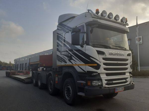 Kosken Autokeskuksen Scania R620
Kosken Autokeskus Oy:n Scania R620 lavettiyhdistelmä.
Avainsanat: Kosken Autokeskus Scania R620