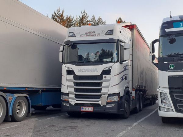 Kosken Autokeskuksen Scania S500
Kosken Autokeskuksen Scania S500 puoliperävaunuyhdistelmä.
Avainsanat: Kosken Autokeskus Scania S500 Shell Hirvaskangas Keekki