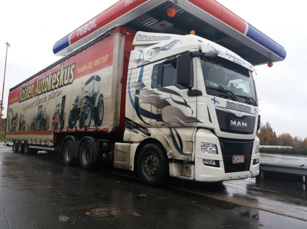 Kosken Autokeskuksen MAN TGX 28.480 
Kosken Autokeskus Oy:n MAN TGX 28.480 puoliperävaunuyhdistelmä.
Avainsanat: Kosken Autokeskus MAN TGX 28.480 ABC Hirvaskangas