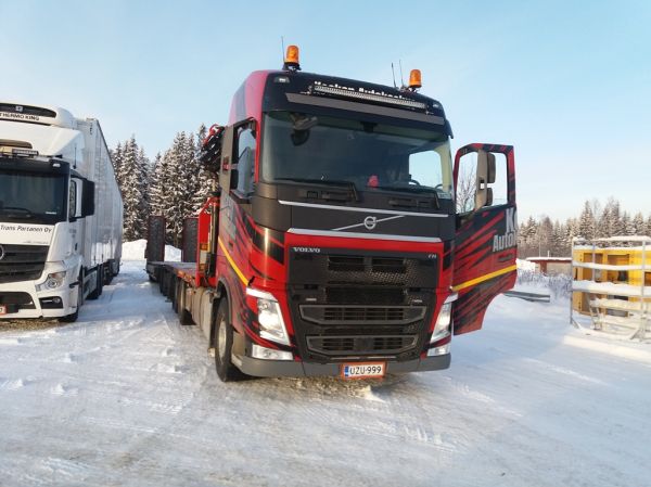 Kosken Autokeskuksen Volvo FH 
Kosken Autokeskus Oy:n Volvo FH täysperävaunuyhdistelmä.
Avainsanat: Kosken Autokeskus Volvo FH ABC Hirvaskangas