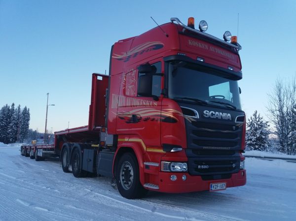 Kosken Autokeskuksen Scania R580
Kosken Autokeskus Oy:n Scania R580 lavettiyhdistelmä
Avainsanat: Kosken Autokeskus Scania R580 ABC Hirvaskangas