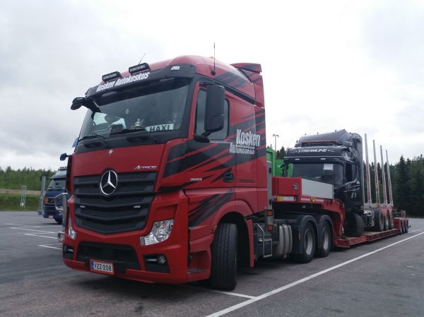 Kosken Autokeskuksen MB 2653 Actros
Kosken Autokeskus Oy:n MB 2653 Actros lavettiyhdistelmä.
Avainsanat: Kosken Autokeskus MB 2653 Actros ABC Hirvaskangas Haxi