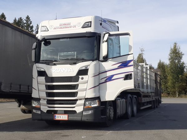 S Kantosen Scania S500
Kosken Autokeskuksen ajossa oleva S Kantosen Scania S500 lavettiyhdistelmä. 
Avainsanat: Kantonen Scania S500 ABC Hirvaskangas Kosken Autokeskus