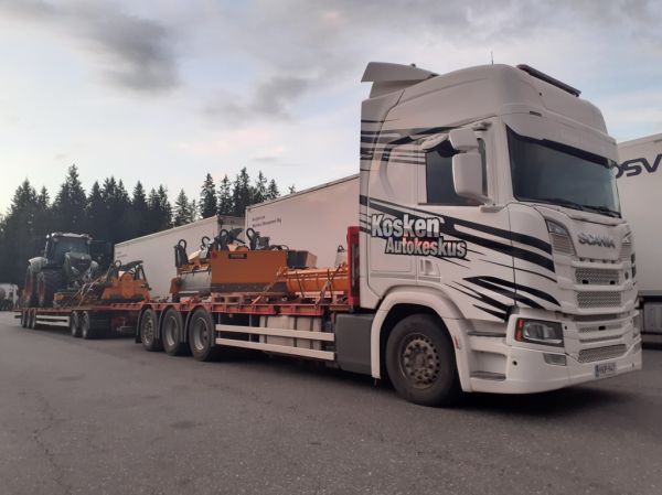 Klikkaa kuvaa nähdäksesi se täysikokoisena
==============
Kosken Autokeskuksen Scania R540
Kosken Autokeskus Oy:n Scania R540 täysperävaunuyhdistelmä.
Avainsanat: Kosken Autokeskus Scania R540 ABC Hirvaskangas Kosken Autokeskuksen Scania R540
Kosken Autokeskus Oy:n Scania R540 täysperävaunuyhdistelmä.
Avainsanat: Kosken Autokeskus Scania R540 ABC Hirvaskangas