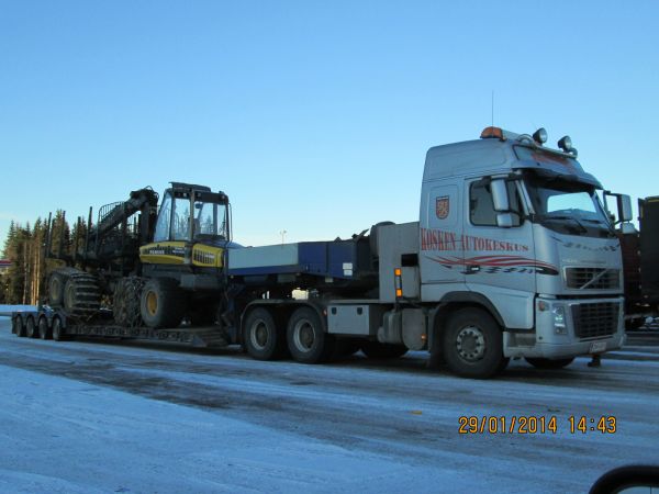 Kosken Autokeskuksen Volvo FH
Kosken Autokeskuksen Volvo FH lavettiyhdistelmä ja Ponsse metsätraktori.
Avainsanat: Kosken Autokeskus Volvo FH Ponsse ABC Hirvaskangas