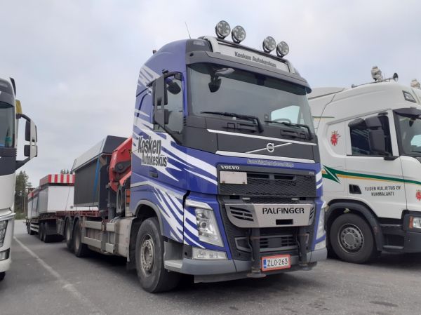 Kosken Autokeskuksen Volvo FH
Kosken Autokeskus Oy:n nosturilla varustettu Volvo FH täysperävaunuyhdistelmä.
Avainsanat: Kosken Autokeskus Volvo FH ABC Hirvaskangas