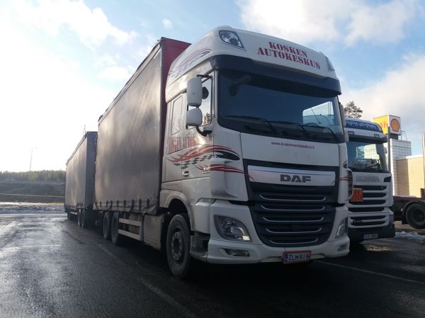 Kosken Autokeskuksen  DAF XF 
Kosken Autokeskus Oy:n DAF XF täysperävaunuyhdistelmä.
Avainsanat: Kosken Autokeskus DAF XF Shell Hirvaskangas Miika