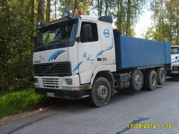 Kosken Levytyön Volvo FH12
Kosken Levytyö Oy:n Volvo FH12 sora-auto.
Avainsanat: Levytyö Volvo FH12