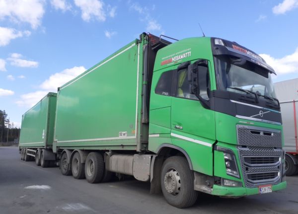 Kosken Megawatin Volvo FH16
Kosken Megawatti Oy:n Volvo FH16 hakeyhdistelmä.
Avainsanat: Megawatti Volvo FH16 ABC Hirvaskangas