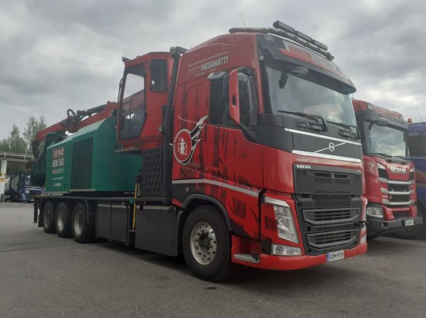 Kosken Megawatin Volvo FH500
Kosken Megawatti Oy:n Volvo FH500 autohakkuri.
Avainsanat: Megawatti Volvo FH500 ST1 Hirvaskangas