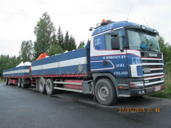 K Koskisen Scania 164
K Koskinen Ky:n nosturilla varustettu Scania 164 täysperävaunuyhdistelmä.
Avainsanat: K-Koskinen Scania 164 ABC Hirvaskangas
