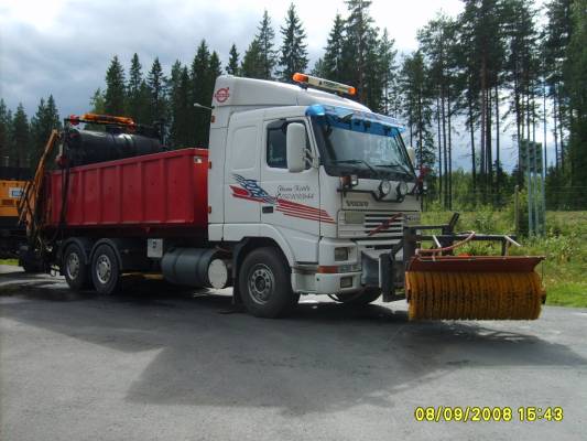 H Kotilan Volvo FH12
H Kotilan Volvo FH12 kuorma-auto.
Avainsanat: Kotila Volvo FH12 ABC Hirvaskangas