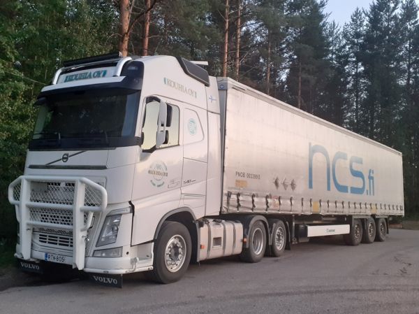 Kouhian Volvo FH540
Kouhia Oy:n Volvo FH540 puoliperävaunuyhdistelmä.
Avainsanat: Kouhia Volvo FH540 Shell Hirvaskangas