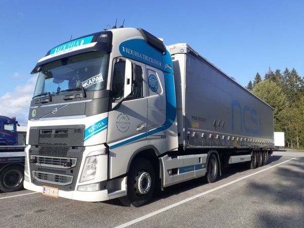 Kouhian Volvo FH
Kouhia Oy:n Volvo FH puoliperävaunuyhdistelmä.
Avainsanat: Kouhia Volvo FH Shell Hirvaskangas Kapa