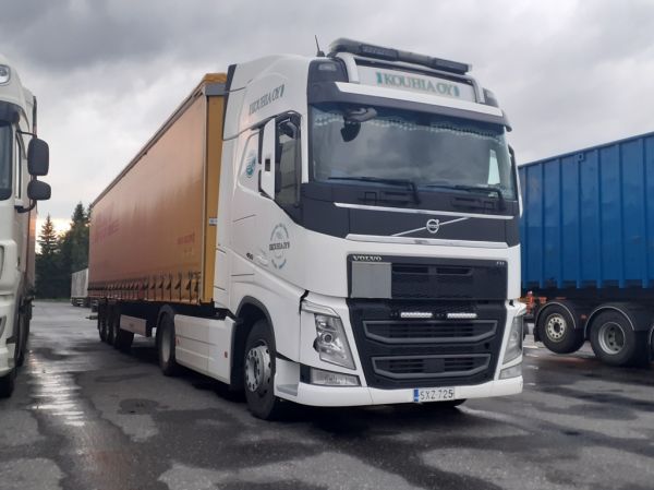 Klikkaa kuvaa nähdäksesi se täysikokoisena
==============
Kouhian Volvo FH460
Kouhia Oy:n Volvo FH460 puoliperävaunuyhdistelmä.
Avainsanat: Kouhia Volvo FH460 ABC Hirvaskangas Kouhian Volvo FH460
Kouhia Oy:n Volvo FH460 puoliperävaunuyhdistelmä.
Avainsanat: Kouhia Volvo FH460 ABC Hirvaskangas