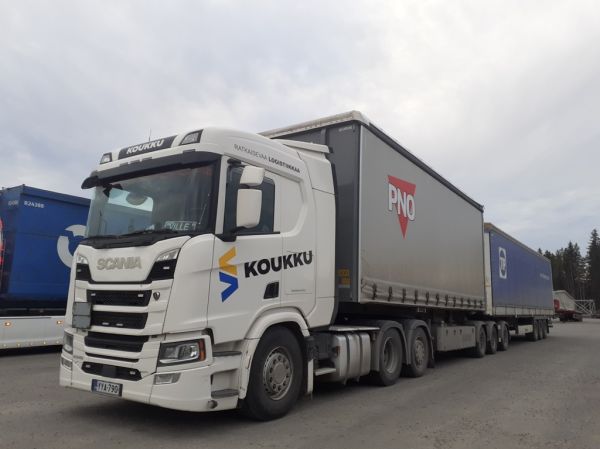 Klikkaa kuvaa nähdäksesi se täysikokoisena
==============
Koukkukuljetuksen Scania R540
Koukkukuljetuksen Scania R540 B-juna.
Avainsanat: Koukkukuljetus Scania R540 ABC Hirvaskangas Koukkukuljetuksen Scania R540
Koukkukuljetuksen Scania R540 B-juna.
Avainsanat: Koukkukuljetus Scania R540 ABC Hirvaskangas