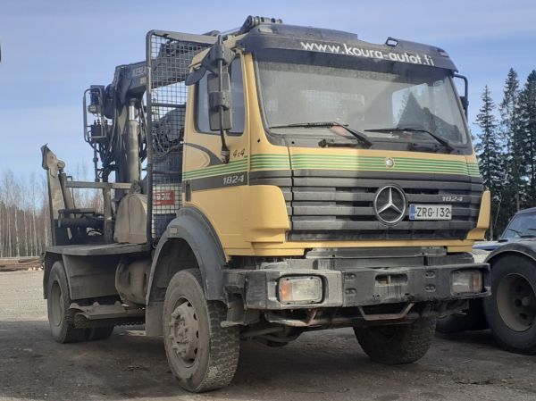 Koura-autojen MB 1824
Koura-autojen nosturilla ja alusterällä varustettu MB 1824.
Avainsanat: Koura-autot MB 1824 Hirvaskangas