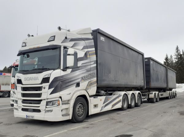 Kravitechin Scania R560
Kravitech Oy:n Scania R560 täysperävaunuyhdistelmä.
Avainsanat: Kravitech Scania R560 ABC Hirvaskangas