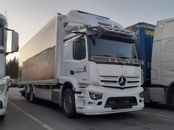 Kuljetus A&J Lähteenmäen MB 2546 Actros
Valion ajossa oleva Kuljetus A&J Lähteenmäen MB 2546 Actros maitoauto.
Avainsanat: Valio Lähteenmäki MB 2546 Actros Profeel ABC Hirvaskangas