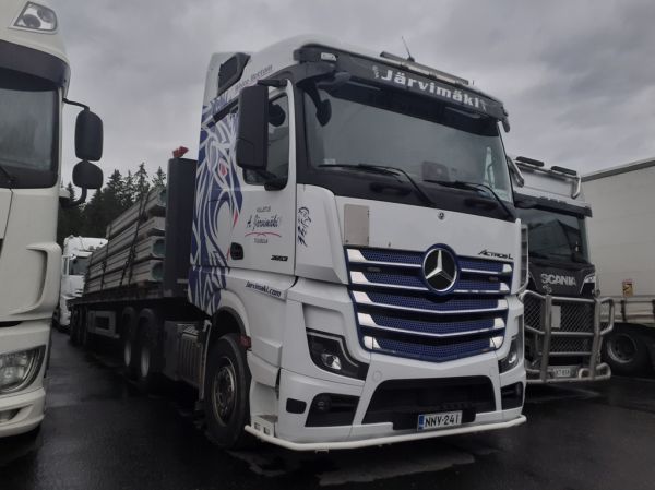 Kuljetus A Järvimäen MB 2653 Actros L
Kuljetus A Järvimäki Oy:n MB 2653 Actros L "White Bottom" puoliperävaunuyhdistelmä.
Avainsanat: Järvimäki MB 2653 ActrosL White Bottom ABC Hirvaskangas
