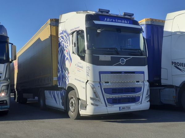 Kuljetus A Järvimäen Volvo FH
Kuljetus A Järvimäki Oy:n Volvo FH "White Runner" puoliperävaunuyhdistelmä.
Avainsanat: Järvimäki Volvo FH White Runner ABC Hirvaskangas