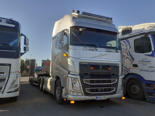Kuljetus A Järvimäen Volvo FH
Kuljetus A Järvimäki Oy:n Volvo FH "Silver Bullet" puoliperävaunuyhdistelmä.
Avainsanat: Järvimäki Volvo FH Silver Bullet ABC Hirvaskangas Veeti