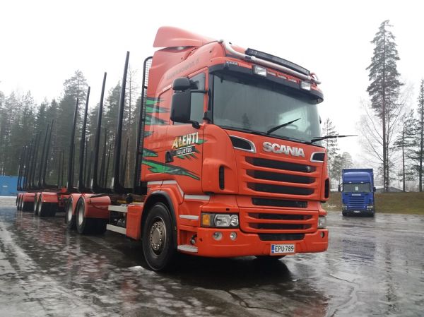 Kuljetus A Lehden Scania 
Kuljetus A Lehden Scania puutavarayhdistelmä.
Avainsanat: Lehti Scania