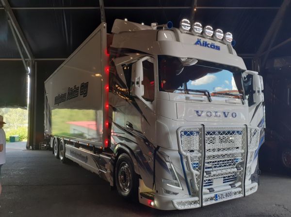 Kuljetus Äikäksen Volvo FH
Kuljetus Äikäs Oy:n Volvo FH rahtiauto.
Avainsanat: Äikäs Volvo FH Himos25