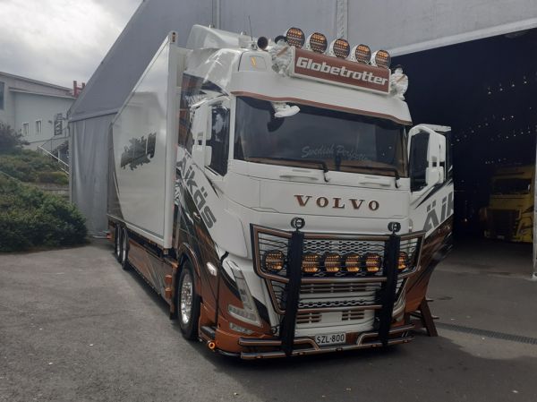 Klikkaa kuvaa nähdäksesi se täysikokoisena
==============
Kuljetus Äikäksen Volvo FH
Kuljetus Äikäs Oy:n Volvo FH rahtiauto.
Avainsanat: Äikäs Volvo FH Himos26 Globetrotter Kuljetus Äikäksen Volvo FH
Kuljetus Äikäs Oy:n Volvo FH rahtiauto.
Avainsanat: Äikäs Volvo FH Himos26 Globetrotter