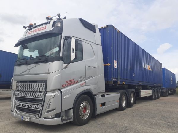 Kuljetus Ala-Heikkilän Volvo FH540
Kuljetus Ala-Heikkilä Oy:n Volvo FH540 hct-yhdistelmä.
Avainsanat: Ala-Heikkilä Volvo FH540 Himos26 Kalle